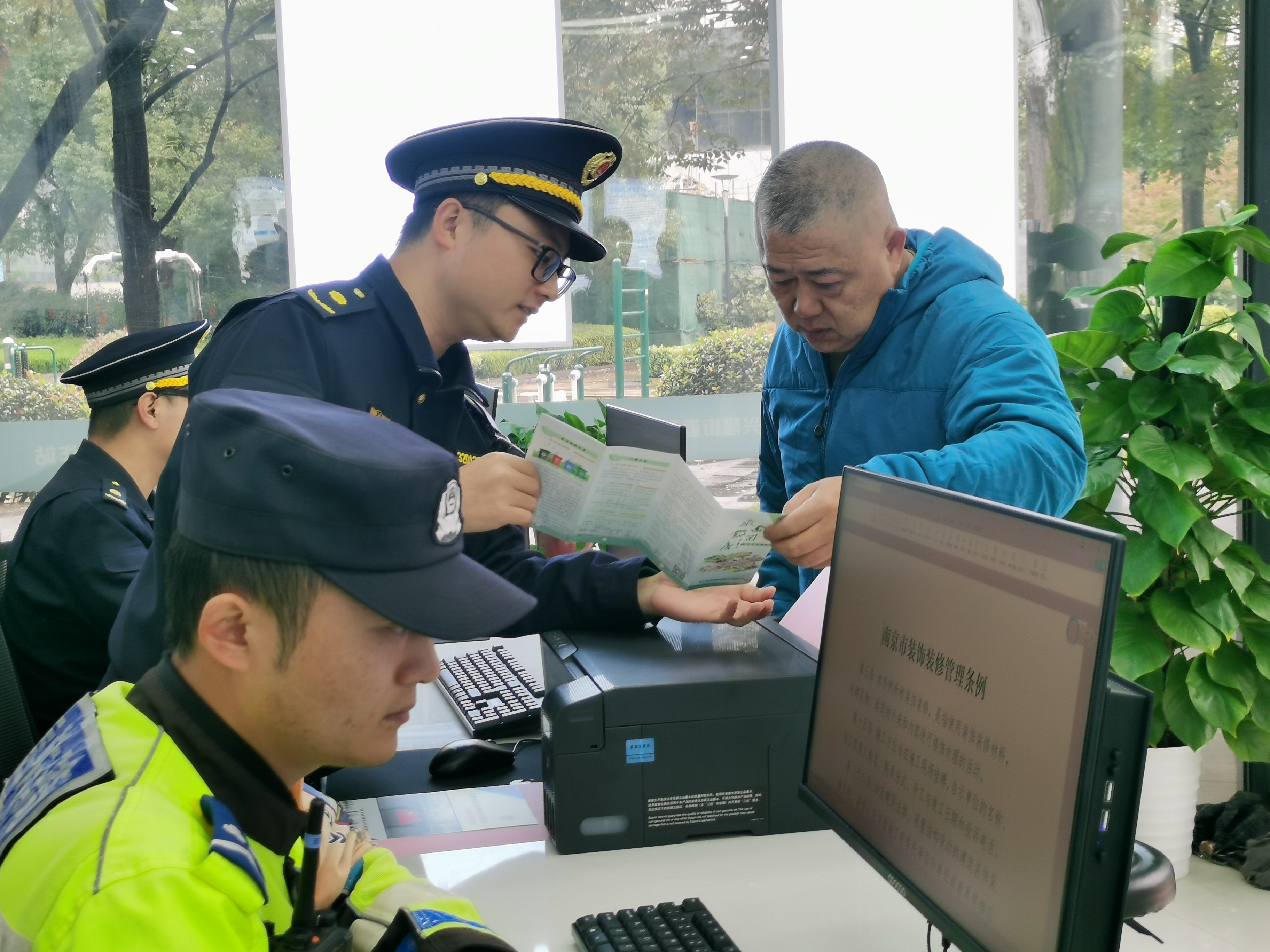 利民便民更“暖心” 南京首个警城服务工作站启动运行