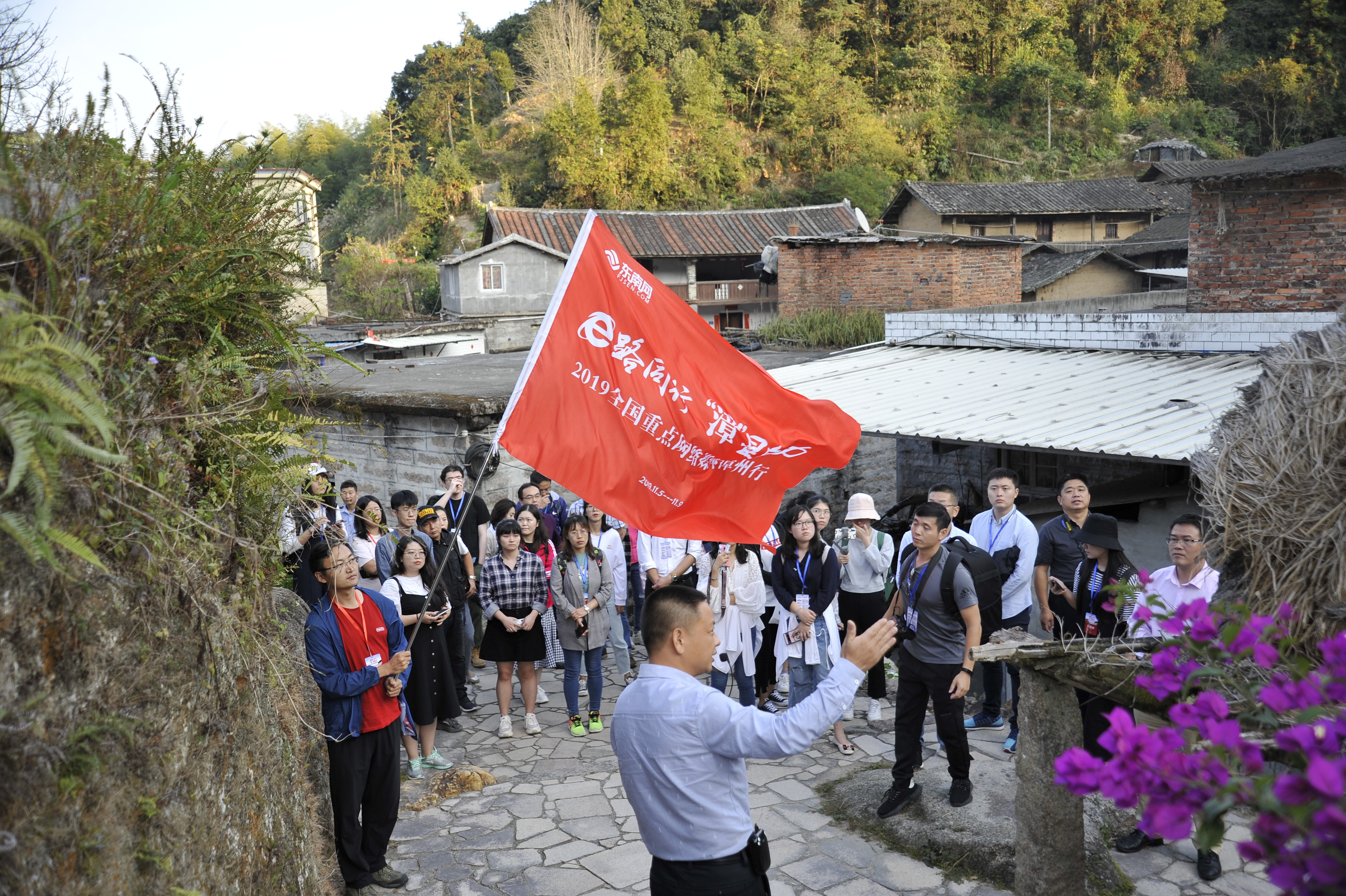 　　11月7日，在“闽南井冈山”漳浦车本村，采访团参观红色文化遗址。林景汉 摄